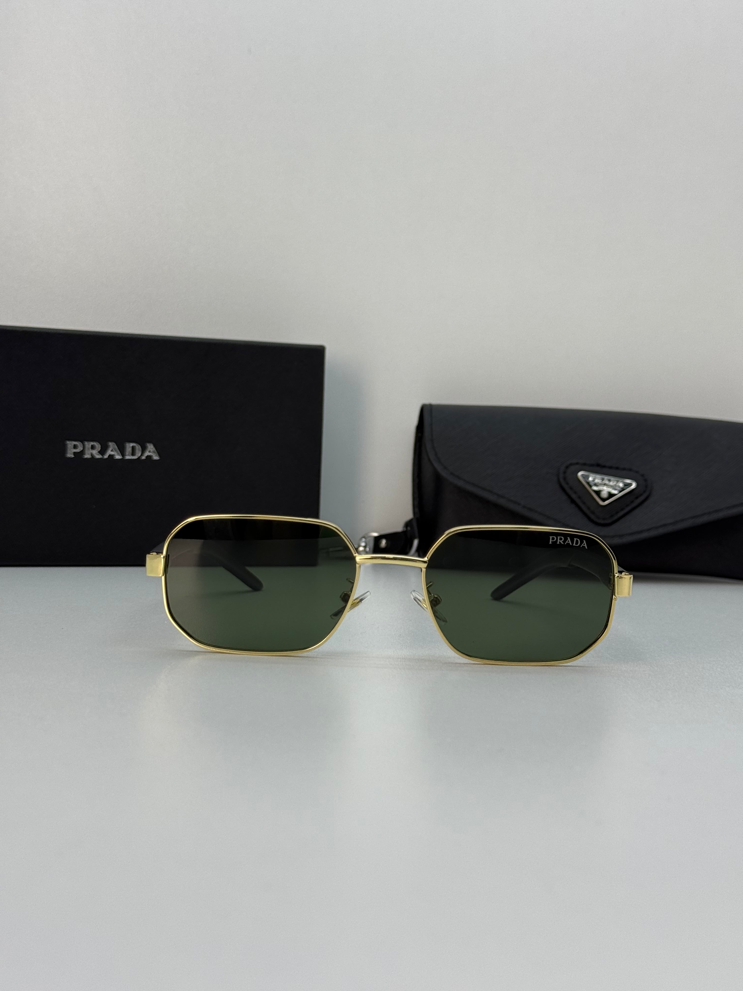 Prada – Gold / Green