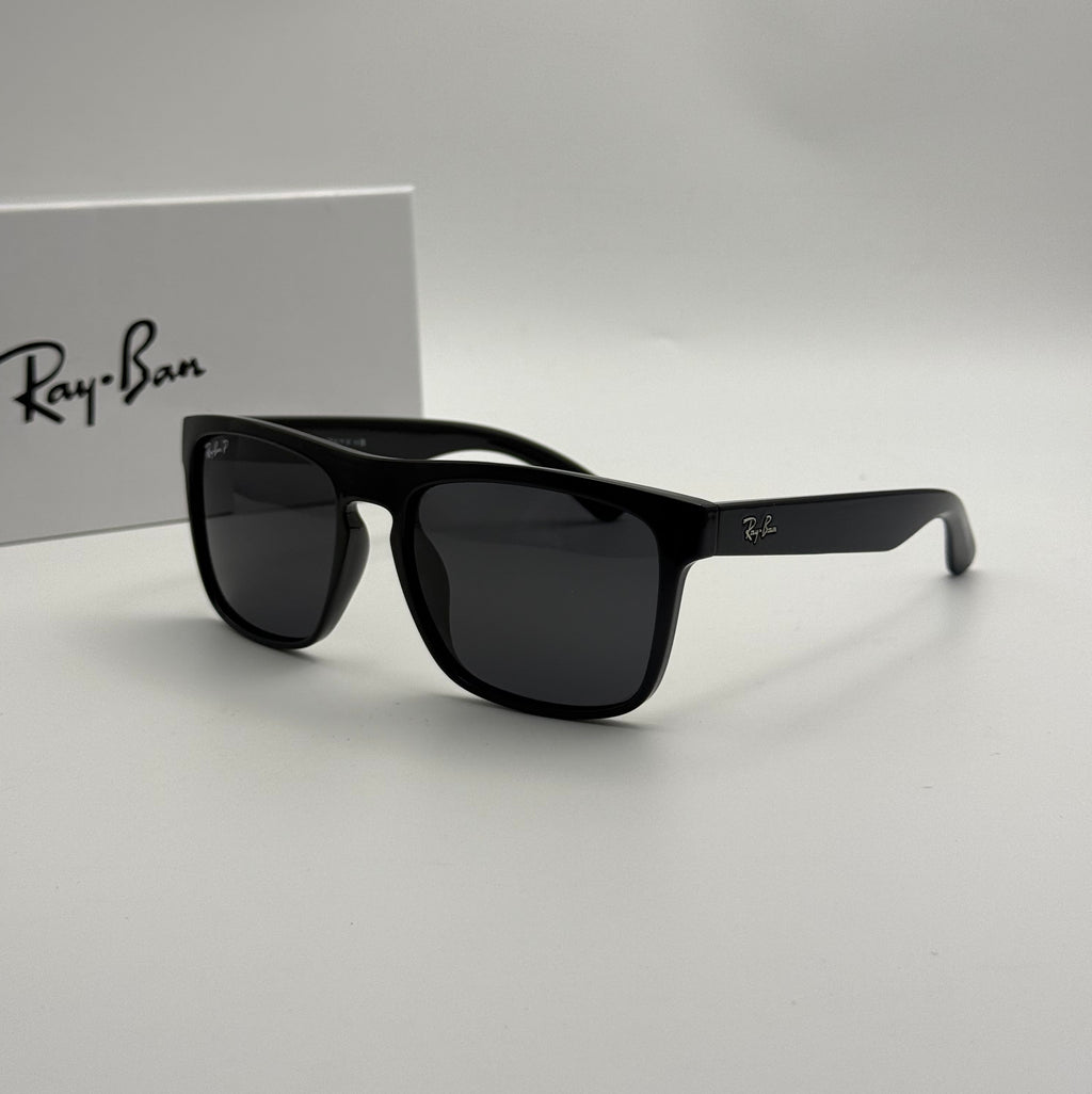 Ray-Ban Justin Sunglasses – Glossy Black Frame / Polarized Dark Grey Lenses