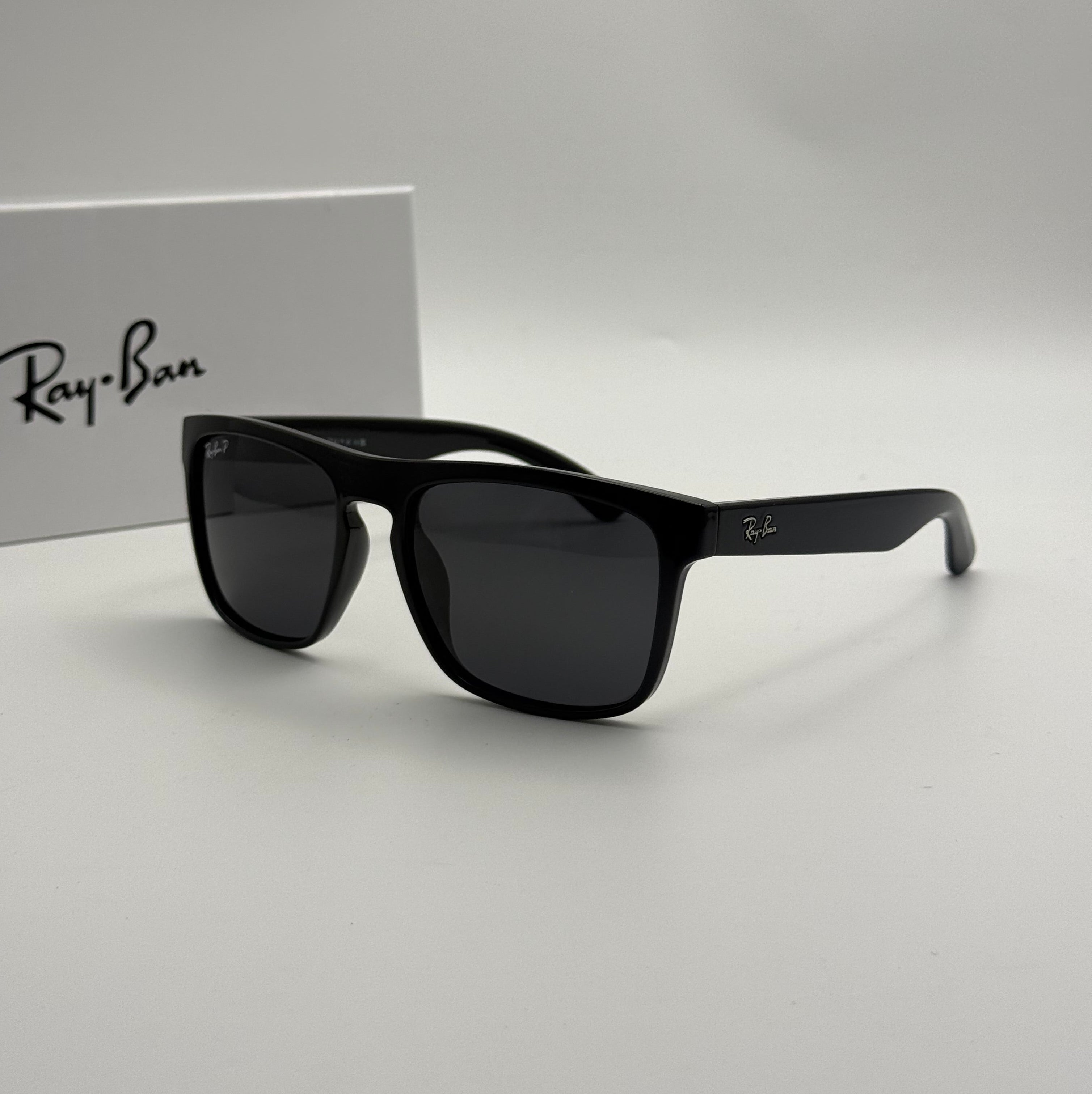 Ray-Ban Justin Sunglasses – Glossy Black Frame / Polarized Dark Grey Lenses