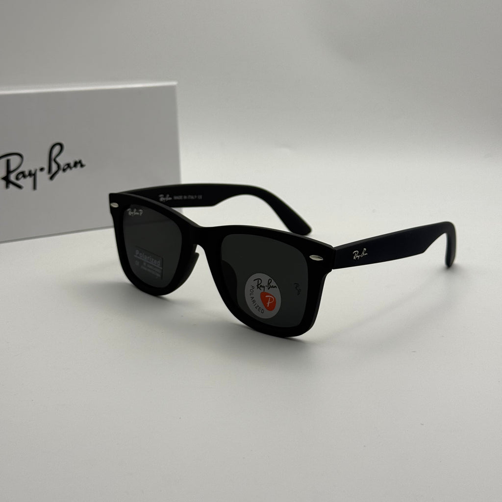 Ray-Ban Wayfarer Sunglasses – Matte Black Frame / Polarized Black Lenses