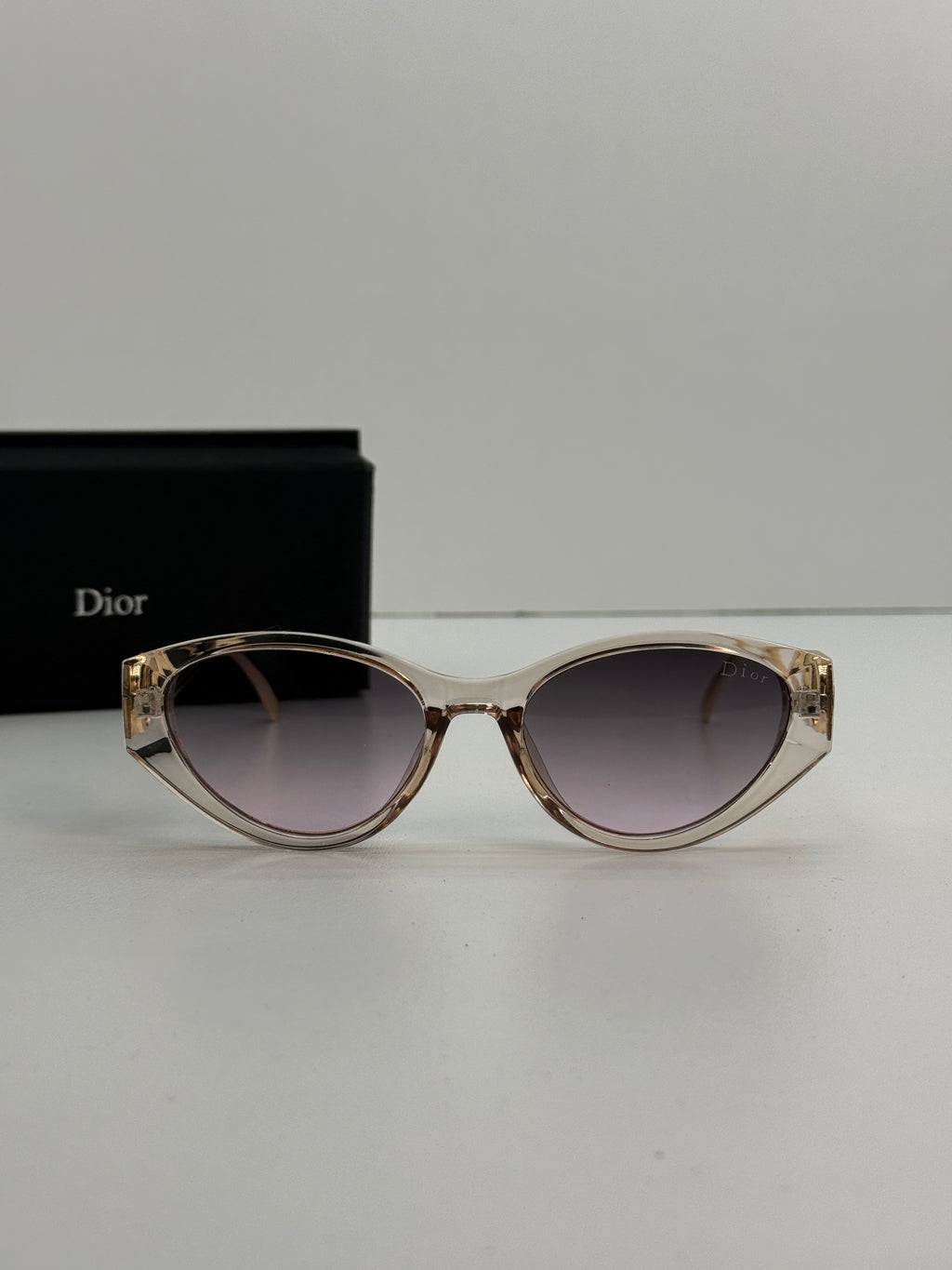Dior CD Signature Cat-Eye Sunglasses – Transparent Beige Gradient