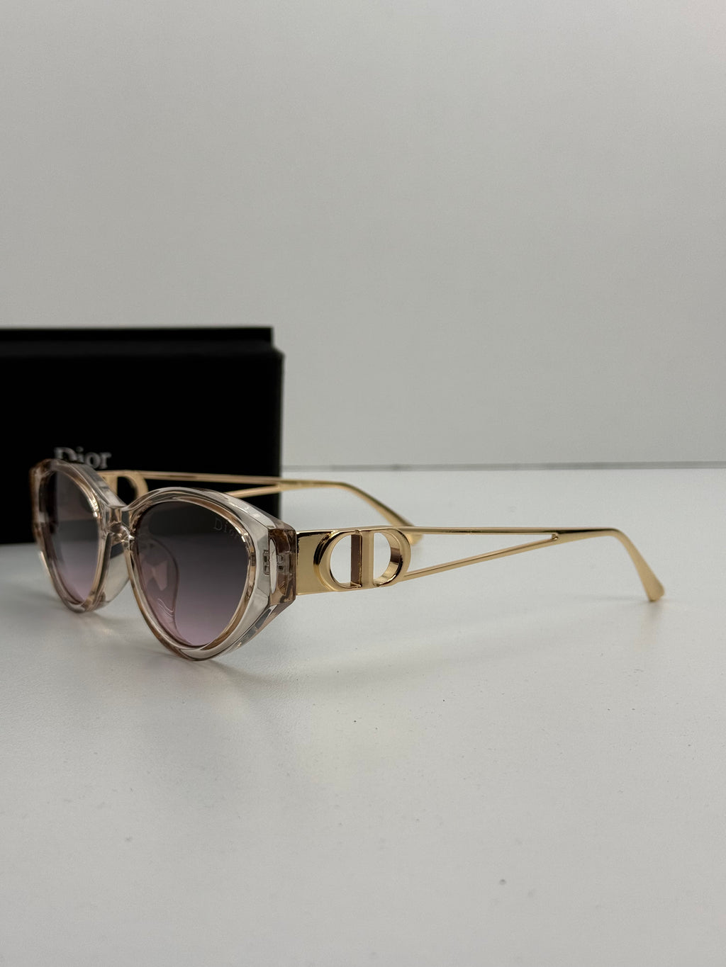 Dior CD Signature Cat-Eye Sunglasses – Transparent Beige Gradient