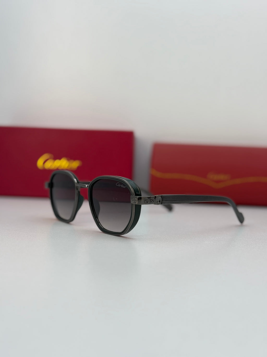 Cartier – Dark Green / Grey Gradient