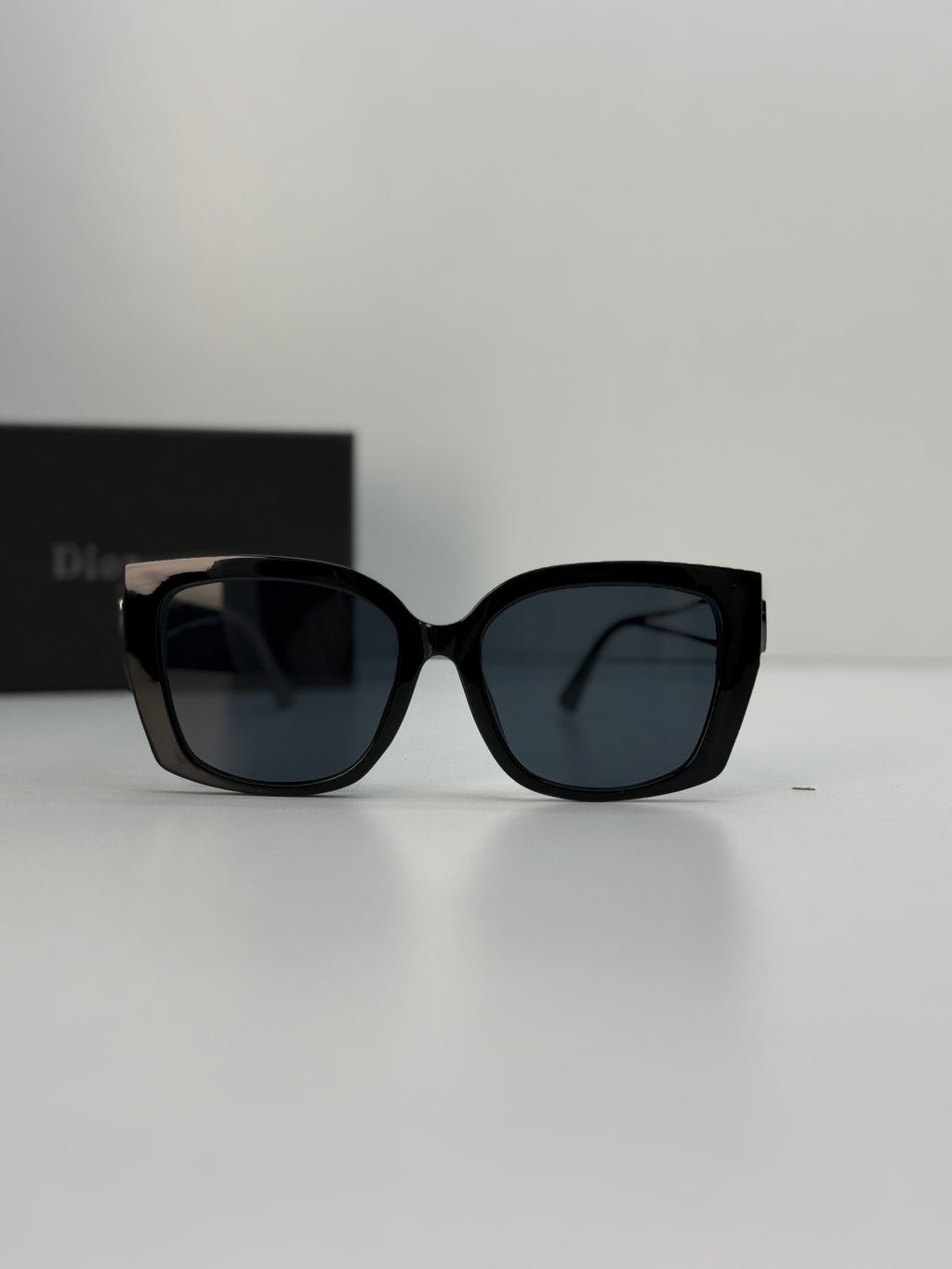Dior 30 Montaigne S1U Sunglasses – Black