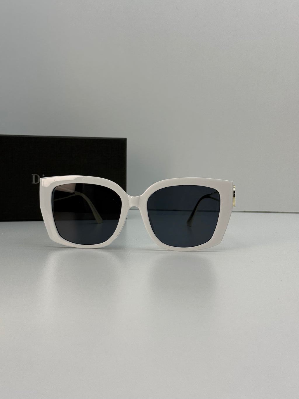 Dior 30Montaigne Square Sunglasses – Ivory White / Blue Lens