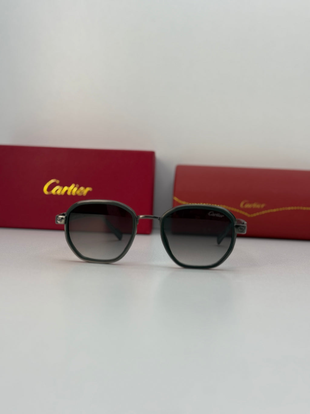 Cartier – Dark Green / Grey Gradient