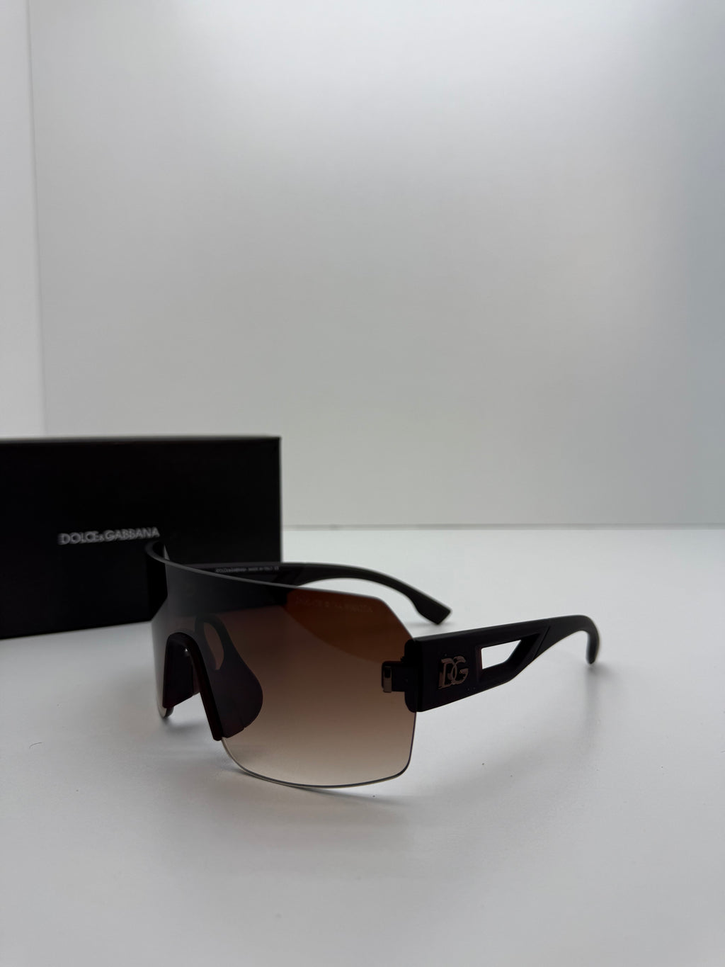 Dolce & Gabbana Shield – Brown Gradient