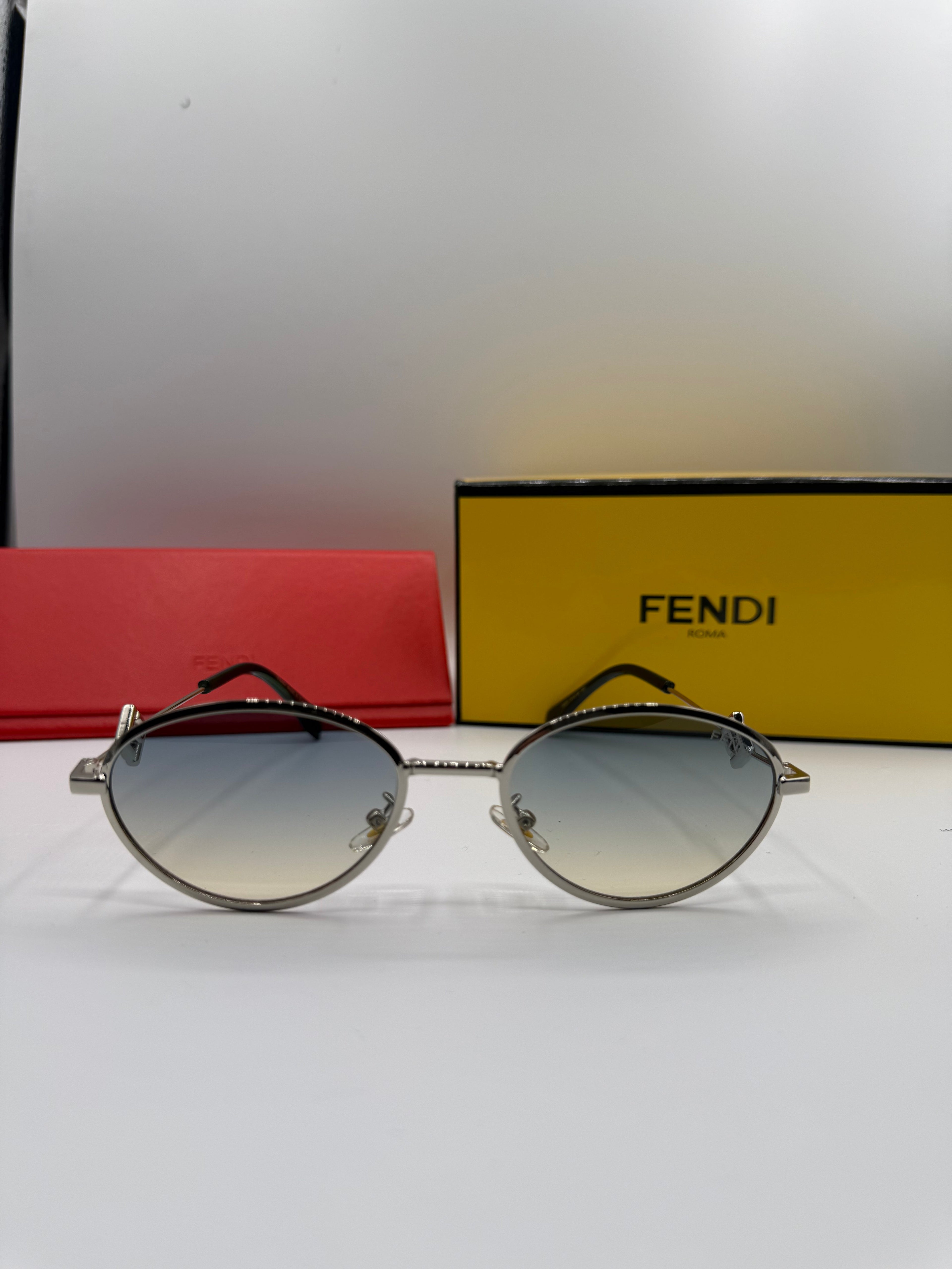 Fendi Round Sunglasses – Gold Frame & Gradient Blue Lenses