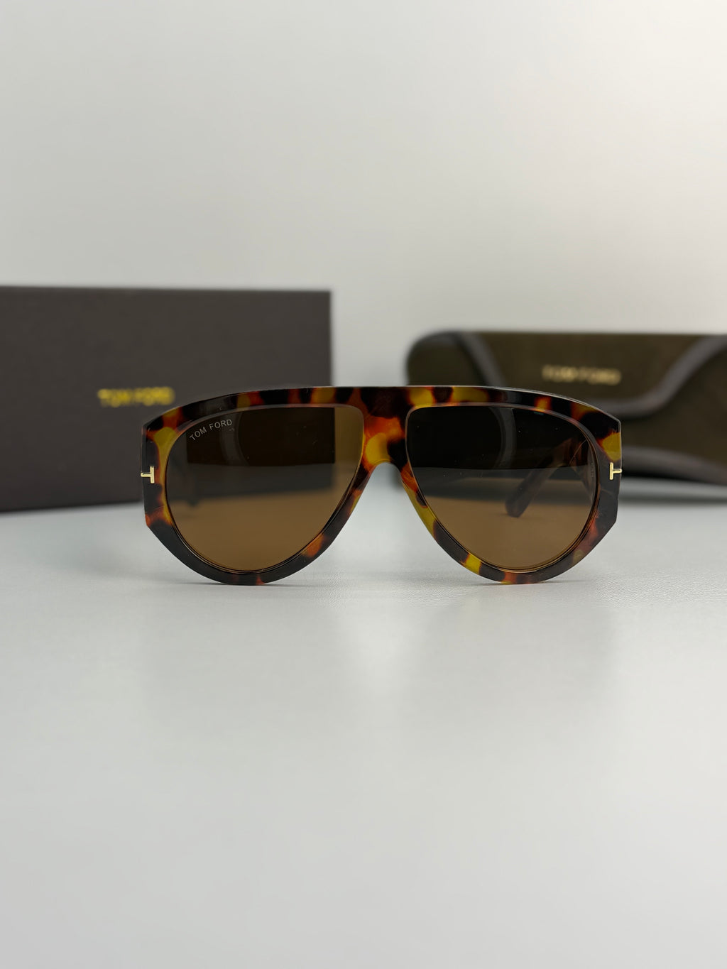 Tom Ford Oversized Aviator Sunglasses (Havana Tortoise / Brown Gradient)