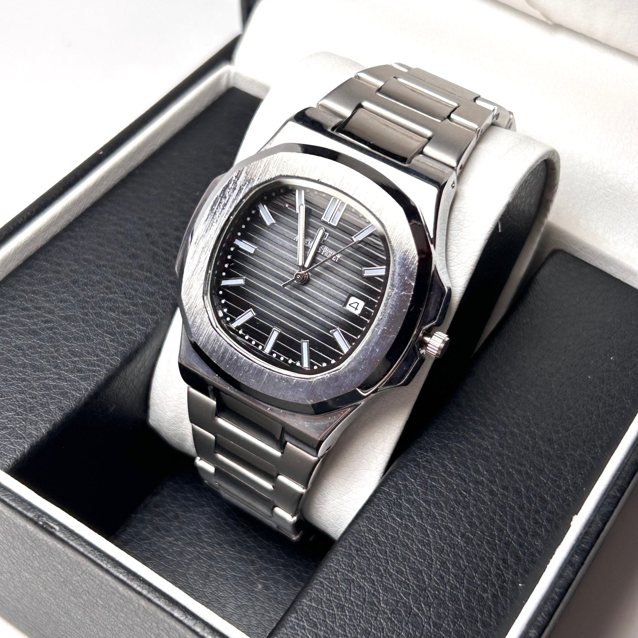 Audemars Piguet Royal Oak Nautilus For Him - Silver with Black Dial