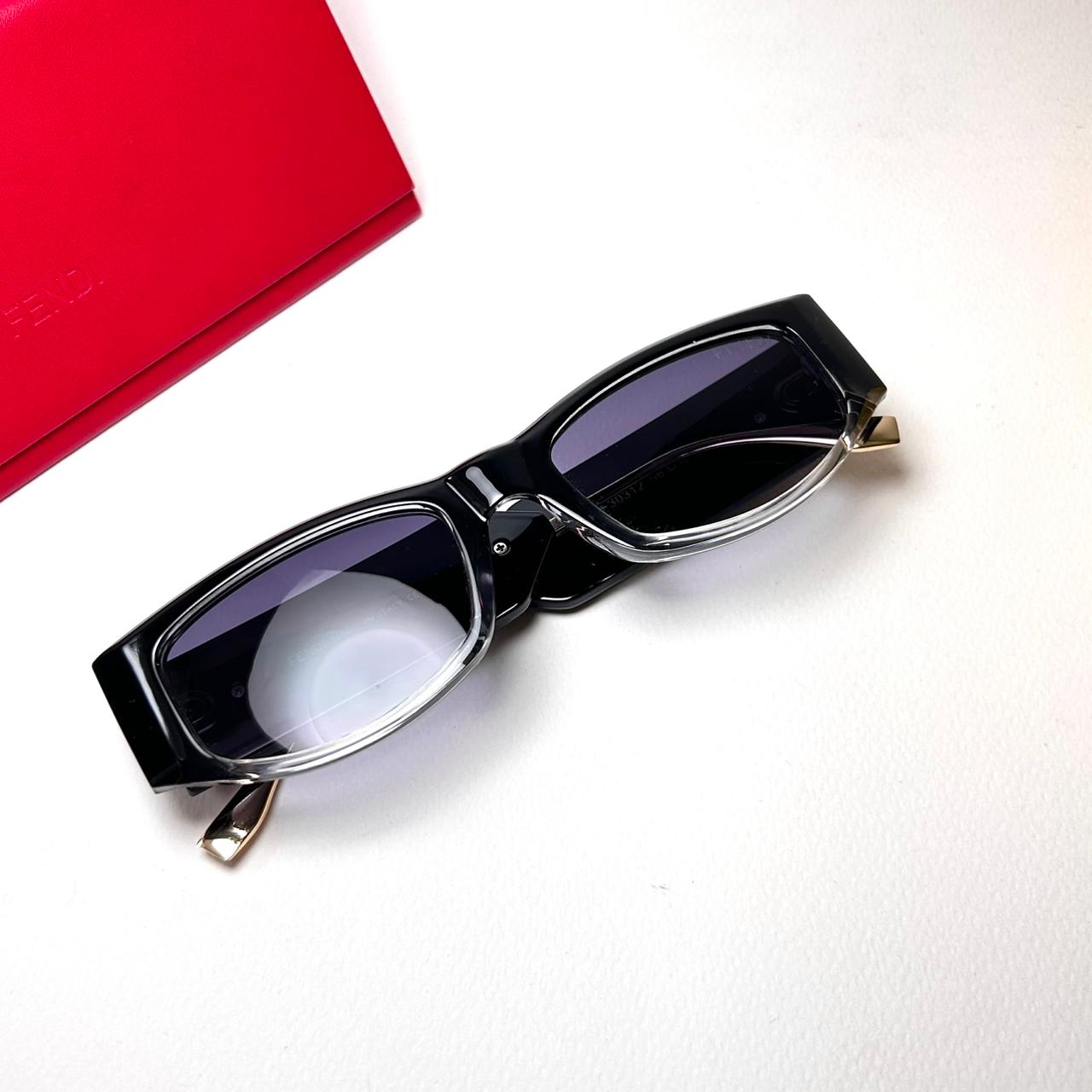 Fendi Oval FE40120I - Black Purple