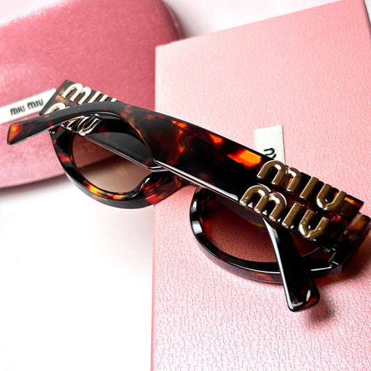 Miu Miu Glimpse Oval – Glamour