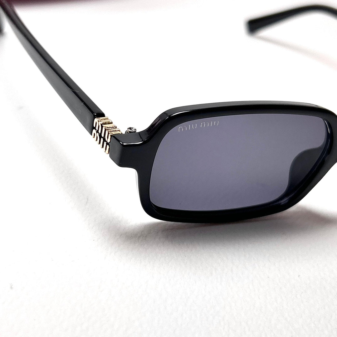 Miu Miu Rectangular Regard - Black