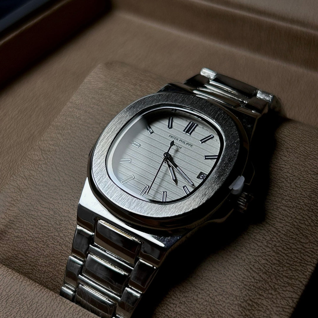 Patek Philippe Nautilus For Her - Silver White